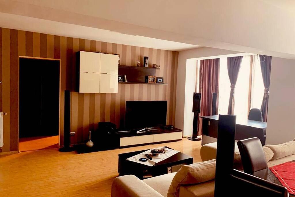 Cozy 2 Rooms Apartment Close To City Center Bucharest Luaran gambar